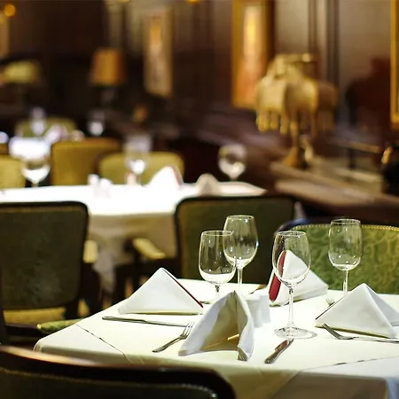 Hotel Queen's Astoria Design