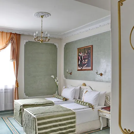 Hotel Queen's Astoria Design 4*