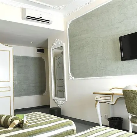 Hotel Queen's Astoria Design 4*