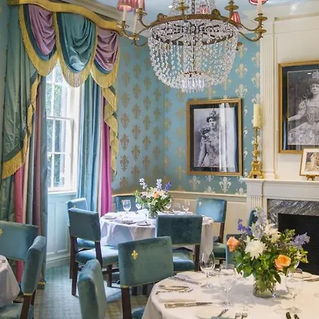 Queen's Astoria Design 4*