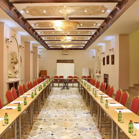 Queen's Astoria Design 4* Белград