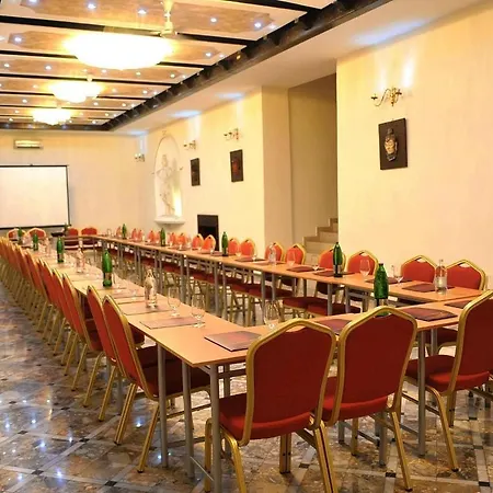 Queen's Astoria Design