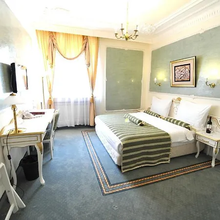 Queen's Astoria Design Hotel 4*