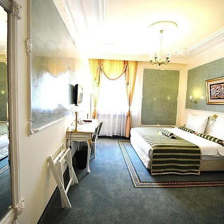 Queen's Astoria Design Hotel