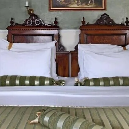 Queen's Astoria Design Hotel 4*