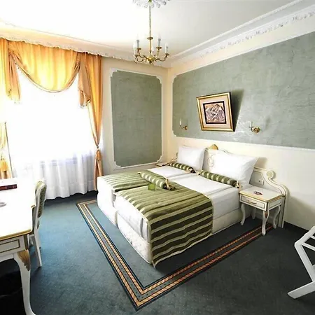 Queen's Astoria Design Hotel 4*