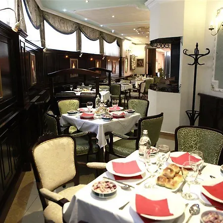 Queen's Astoria Design 4*