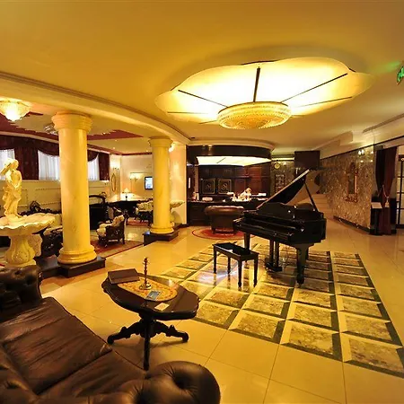 Queen's Astoria Design Hotel