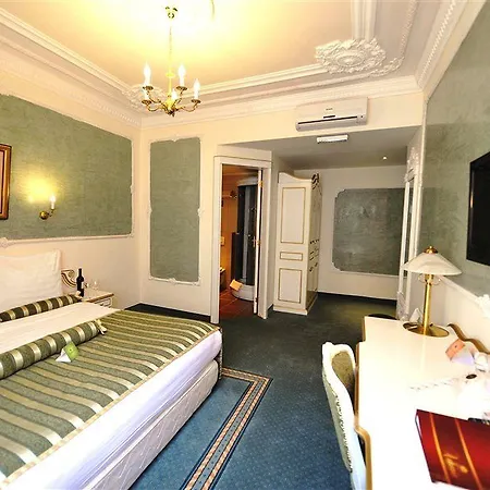 Hotel Queen's Astoria Design