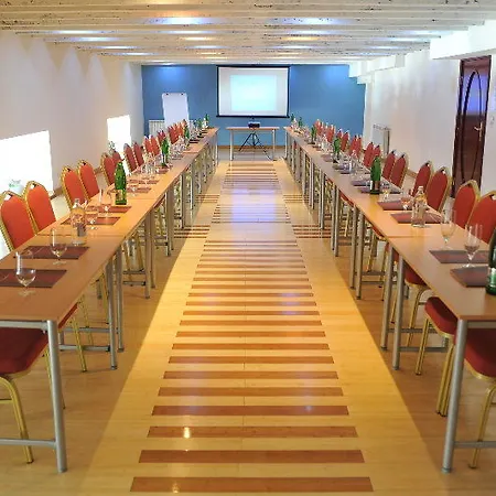 Queen's Astoria Design Hotel 4*