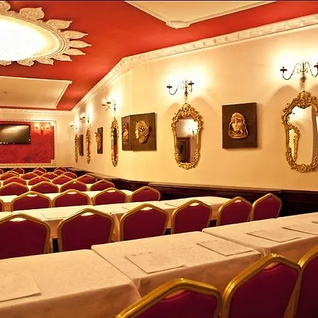 Hotel Queen's Astoria Design