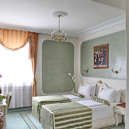 Hotel Queen's Astoria Design 4*