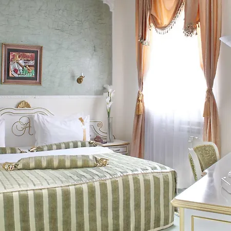 Queen's Astoria Design 4* Belgrade