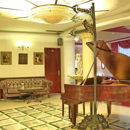 Hotel Queen's Astoria Design 4*