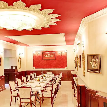 Queen's Astoria Design Hotel