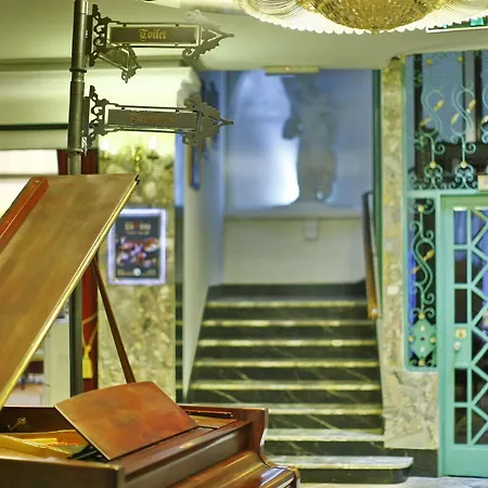 Queen's Astoria Design Hotel Belgrado