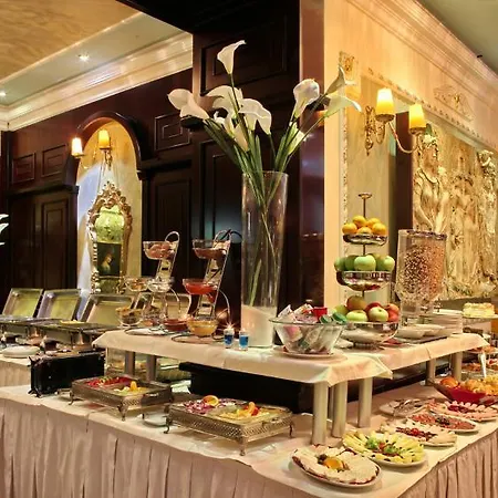 Queen's Astoria Design 4*