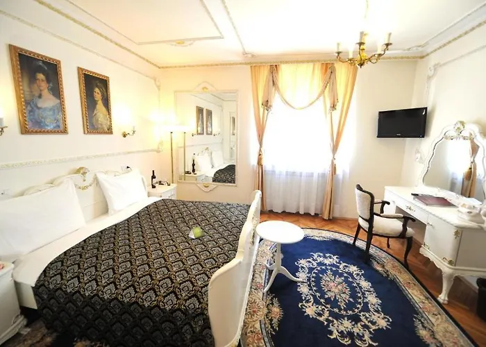 Queen's Astoria Design 4*