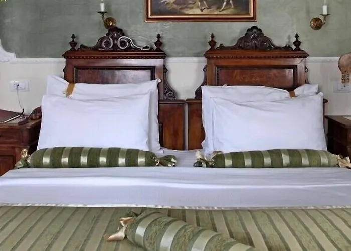 Queen's Astoria Design Hotel 4*