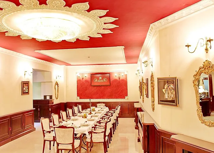 Queen's Astoria Design Hotel