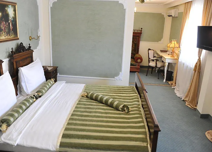 Hotel Queen's Astoria Design 4*