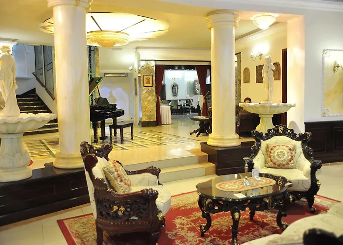 Hotel Queen's Astoria Design 4*