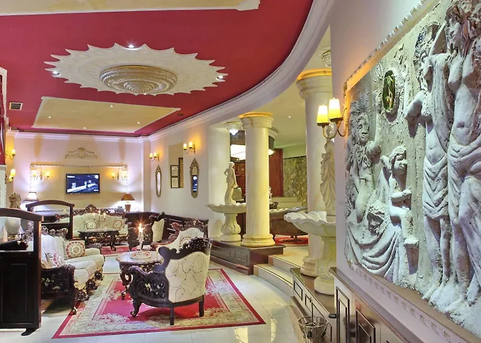 Queen's Astoria Design 4*