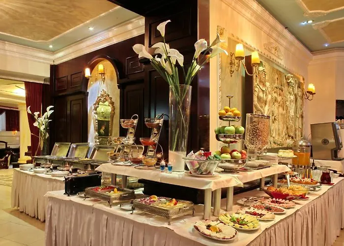 Queen's Astoria Design 4*